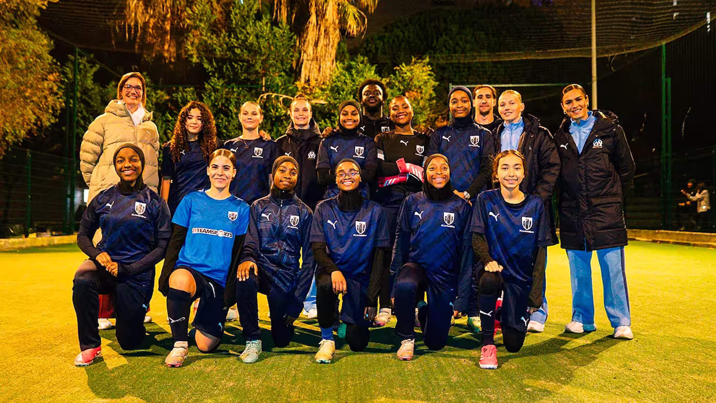 Groupe U18 feminine avec joueuses de L'Om